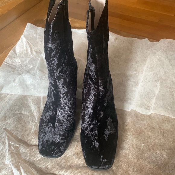 Intentionally blank hype black velvet boots 8 - Picture 3 of 7